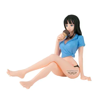 Figura coleção Banpresto mulher com camisa azul e gelado sentado