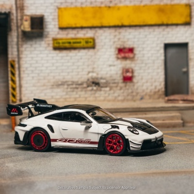 Modelo de carro desportivo branco com detalhes em preto e vermelho