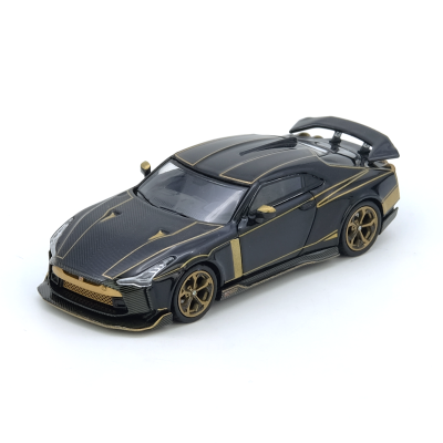 Miniatura de carro desportivo preto e dourado com spoiler