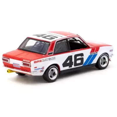 Miniatura de carro de corrida Datsun branco, vermelho e azul com número 46