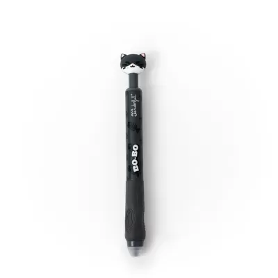 Caneta preta com topo decorativo em forma de cabeça de gato preto e branco