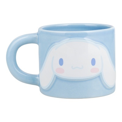 Caneca azul clara com rosto de coelho branco e bochechas cor de rosa