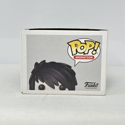 Caixa branca com logo POP! ANIMATION e figura estilizada de cabelos pretos e olhos grandes