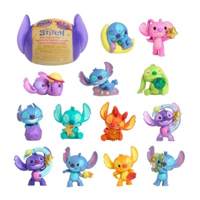Figuras colecionáveis Disney Stitch coloridas com diferentes temas espaciais e embalagem com texto.
