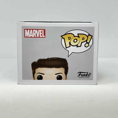 Embalagem Funko Pop cinzenta com parte superior da cabeça do boneco e logos MARVEL, POP! e Funko