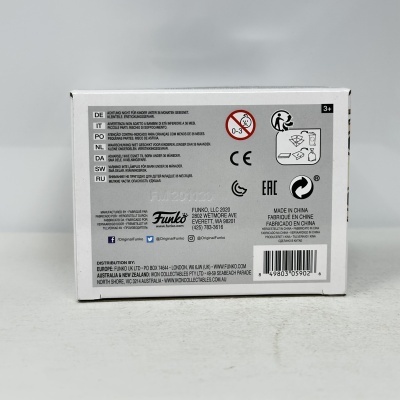 Caixa branca com texto sobre segurança, reciclagem e informações da Funko LLC