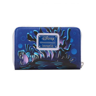 Carteira azul com padrão de peixes e placa Disney Loungefly