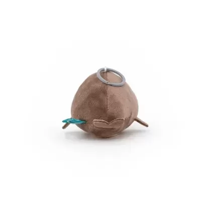 Chaveiro pelúcia kiwi castanho com placa verde e argola metálica