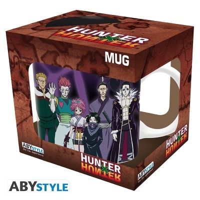 Caneca branca decorada com personagens do anime Hunter x Hunter em caixa castanha com texto Hunter x Hunter