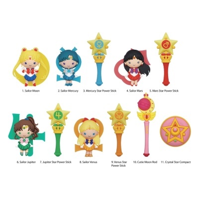 Figuras e acessórios de Sailor Moon com estrelas e símbolos planetários coloridos