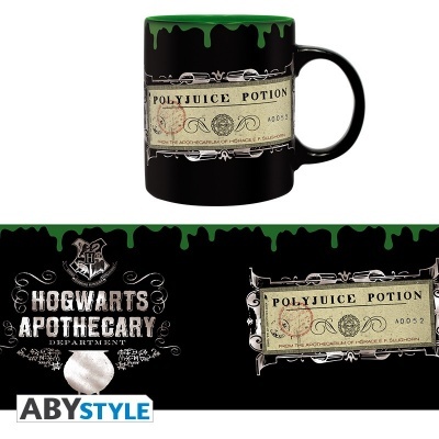 Caneca preta e verde com rótulo Polyjuice Potion e selo Hogwarts Apothecary