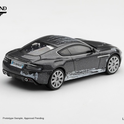 Miniatura de carro desportivo cinzento com textura e matrícula 72 GH3LD