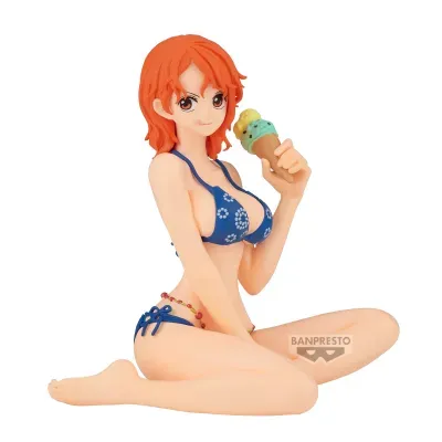 Figura feminina em bikini azul com gelado de casquinha nas mãos