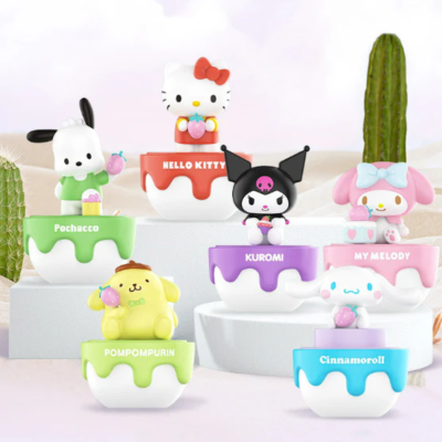Figuras Sanrio em tigelas coloridas com textura de creme, fundo claro com cactos