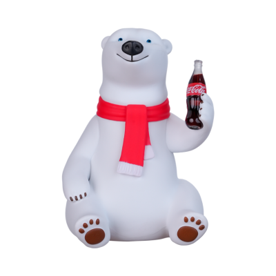 Urso polar decorativo com cachecol vermelho e garrafa de Coca-Cola