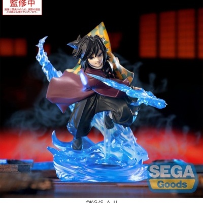 Figura colecionável de personagem anime com espada azul e base de água