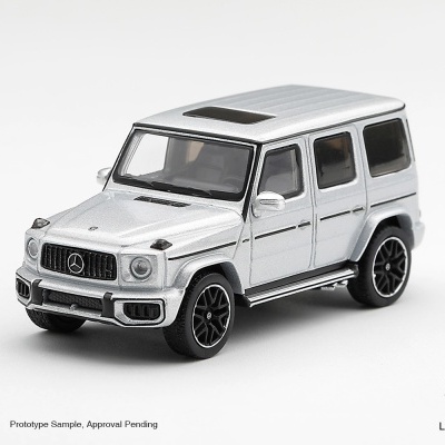 Miniatura metálica prateada de carro Mercedes-Benz G-Class