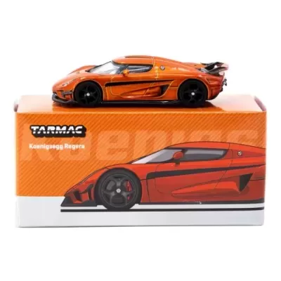Miniatura de carro desportivo laranja Koenigsegg Regera sobre caixa laranja