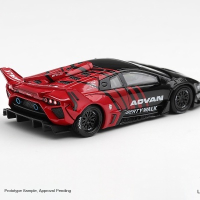 Miniatura de carro desportivo vermelho e preto com texto ADVAN e LIBERTY WALK