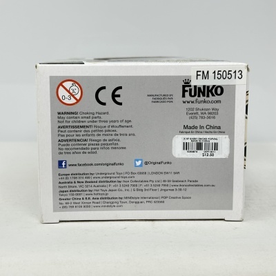 Caixa branca do produto Funko com etiquetas de segurança, códigos e informações de distribuição.