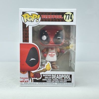 Figura Pop! Deadpool 774 com máscara vermelha e preta e avental branco em caixa
