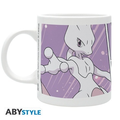 Caneca branca com estampa do personagem Mewtwo em fundo roxo