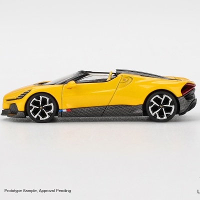 Miniatura de carro desportivo amarelo com detalhes em textura carbono e rodas prateadas