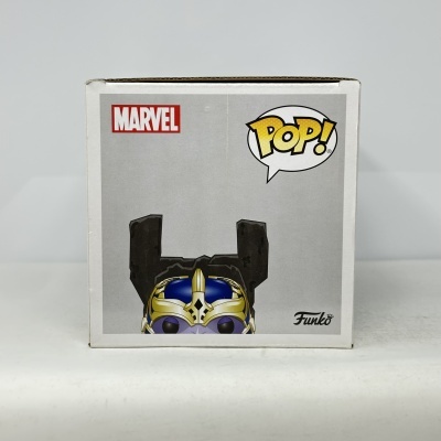 Caixa de boneco Funko Pop da Marvel com boneco com capacete dourado.