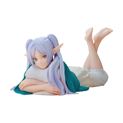 Figura de personagem de anime deitada com cabelo lilás e roupas brancas e verde