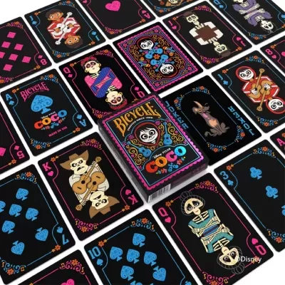 Baralho de cartas Bicycle Disney Pixar COCO com personagens esqueléticos coloridos