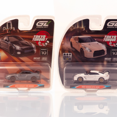 Carros de coleção em miniatura da GreenLight série Tokyo Torque com embalagem de fundo urbano noturno