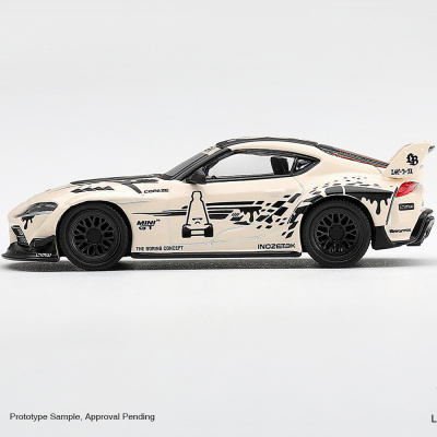 Miniatura de carro desportivo bege com detalhes pretos e texto MINI GT