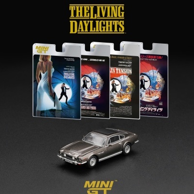 Modelo carro Aston Martin 1/64 cinzento com cartaz do filme James Bond The Living Daylights