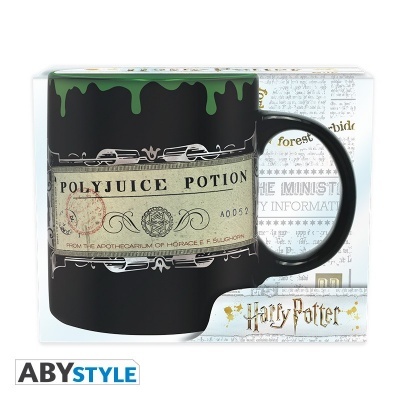 Caneca preta com etiqueta Polyjuice Potion e caixa temática Harry Potter