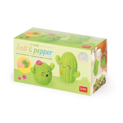 Conjunto de saleiro e pimenteiro cerâmicos em forma de cactos verdes com carinhas felizes