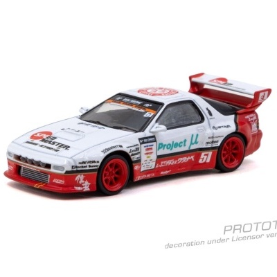 Miniatura de carro de corrida branco e vermelho com várias inscrições e número 51