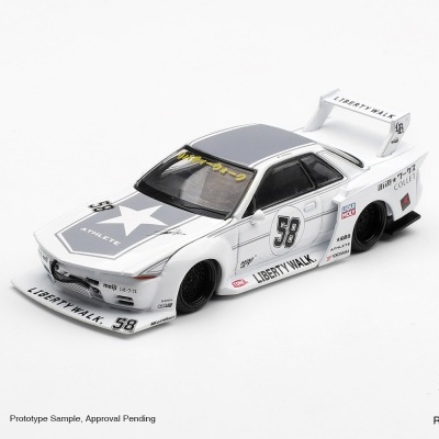 Miniatura de carro desportivo branco e cinza com inscrições Liberty Walk e número 58.