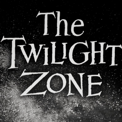 Texto The Twilight Zone em letras brancas estilizadas num fundo escuro com aspeto de estrelas.