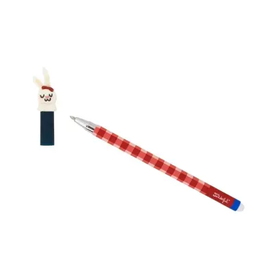 Caneta esferográfica vermelha com padrão xadrez e tampa com figura de coelho branco.