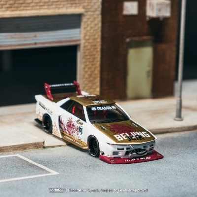 Miniatura de carro desportivo branco com detalhes vermelhos e dourados