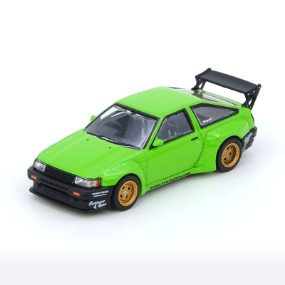 Miniatura de carro desportivo verde com spoiler preto e jantes douradas