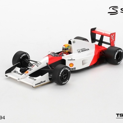 Miniatura de carro de Fórmula 1 McLaren MP4/6 escala 1:43 com capacete amarelo e patrocinadores visíveis
