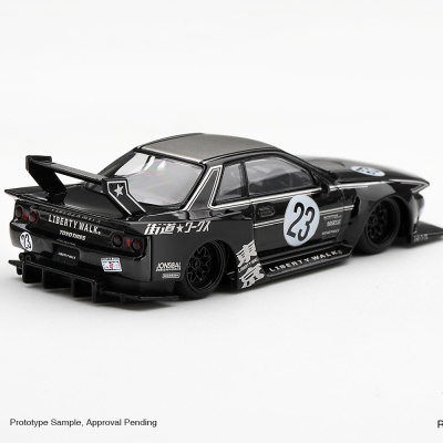 Miniatura de carro desportivo preto com decoração racing e número 23.