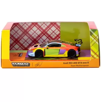 Miniatura de carro de corrida Audi R8 LMS GT3 evo II multicolorida em embalagem com padrão xadrez