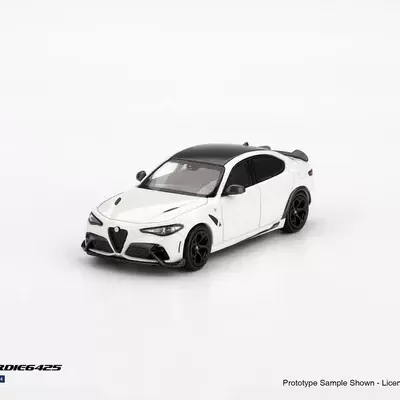 Miniatura de carro Alfa Romeo branco e preto em fundo branco