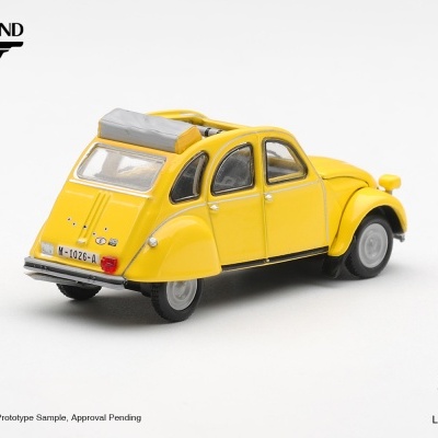 Miniatura de carro amarelo Citroën 2CV com capota cinzenta rebatida