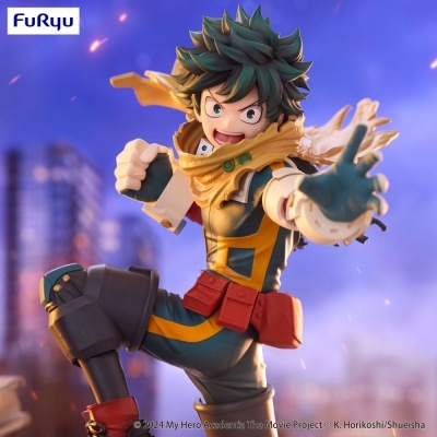 Figura de ação estilo anime com roupa azul e amarelo e fundo urbano ao pôr do sol