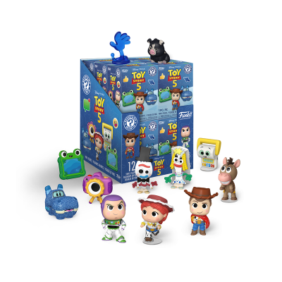Figuras de vinil de personagens do Toy Story 5 com caixa azul ao fundo