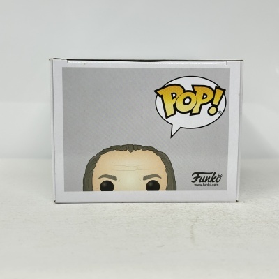 Caixa branca Funko Pop com imagem da cabeça de personagem e logotipo POP