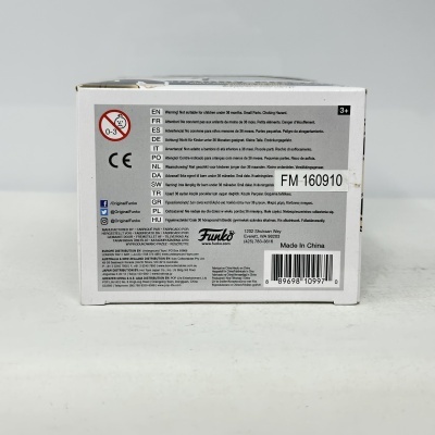 Parte traseira de caixa branca com advertências de segurança e informações do fabricante Funko